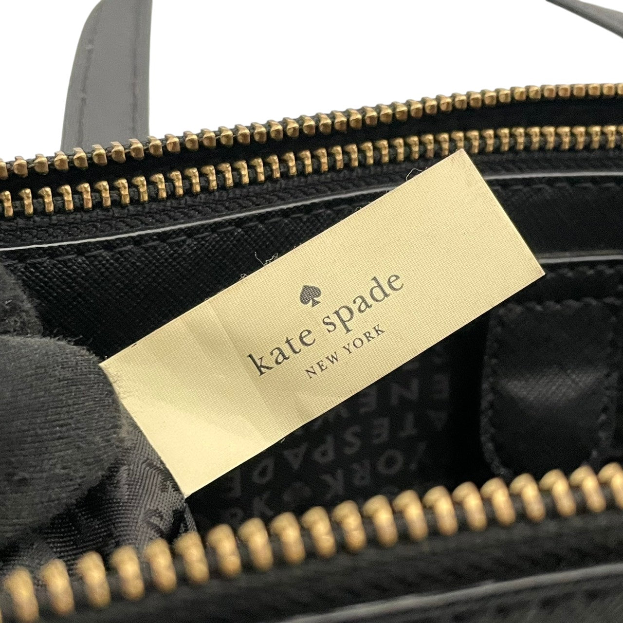美品 ケイトスペード kate spade NEW YORK トートバッグ サフィアーノレザー ブラック 黒 ゴールド金具 2way 大容量 A4収納 レディース 通勤 普段使い シンプル 上品 ハンドバッグ 斜めがけ s94