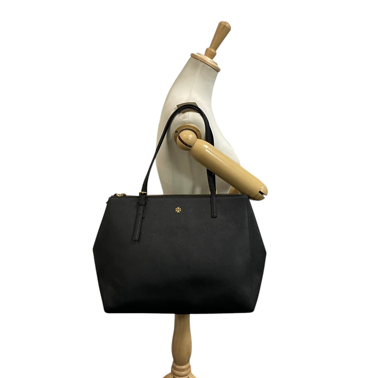 TORY BURCH トリーバーチ エマーソン トートバッグ サフィアーノレザー ブラック 黒 ゴールド金具 大容量 A4収納 レディース 通勤 普段使い シンプル 上品 ダブルT ハンドバッグ 牛革 s94
