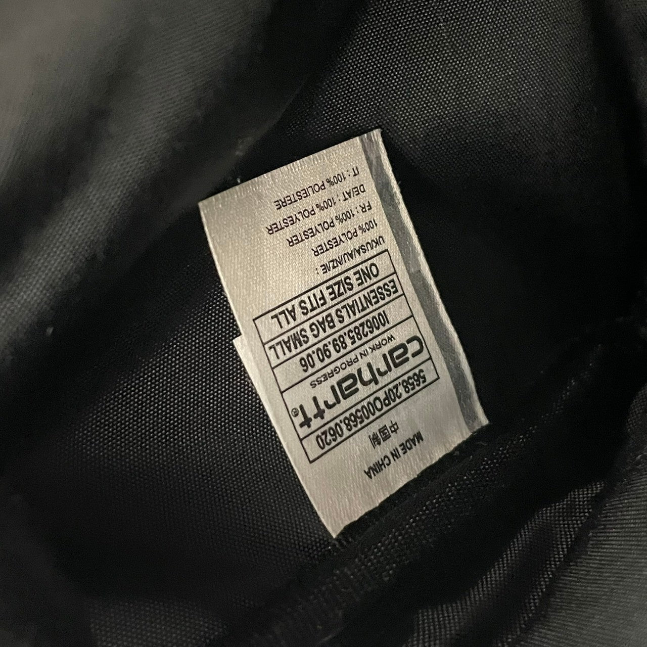美品 Carhartt WIP カーハート Essentials Bag Small ショルダーバッグ ナイロン ブラック 黒 ユニセックス コンパクト 軽量 カジュアル ストリート デイリー 通勤 お出かけ ミニバッグ 人気 定番 s12