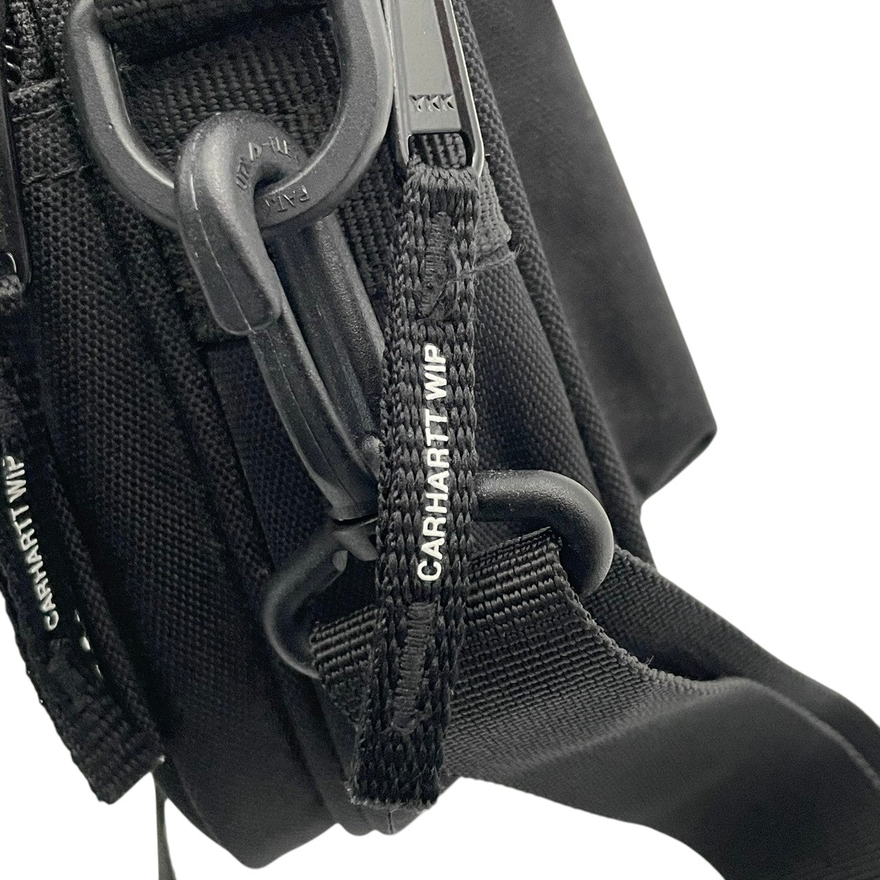 美品 Carhartt WIP カーハート Essentials Bag Small ショルダーバッグ ナイロン ブラック 黒 ユニセックス コンパクト 軽量 カジュアル ストリート デイリー 通勤 お出かけ ミニバッグ 人気 定番 s12