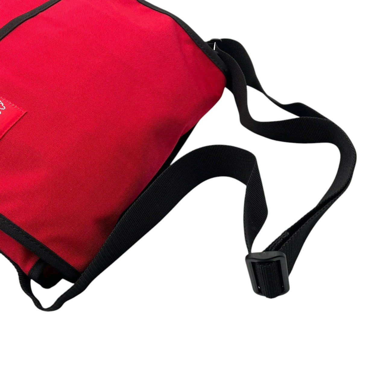 美品 Manhattan Portage マンハッタンポーテージ メッセンジャーバッグ ショルダーバッグ ナイロン レッド×ブラック ユニセックス カジュアル 通勤 通学 デイリー ニューヨーク ストリート コーデュラ 斜め掛け s7