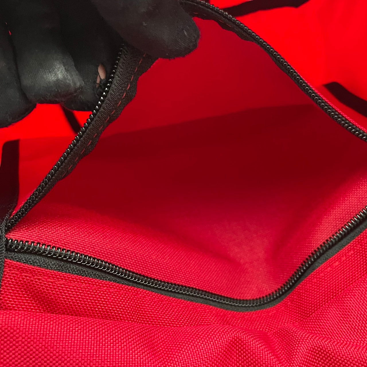美品 Manhattan Portage マンハッタンポーテージ メッセンジャーバッグ ショルダーバッグ ナイロン レッド×ブラック ユニセックス カジュアル 通勤 通学 デイリー ニューヨーク ストリート コーデュラ 斜め掛け s7