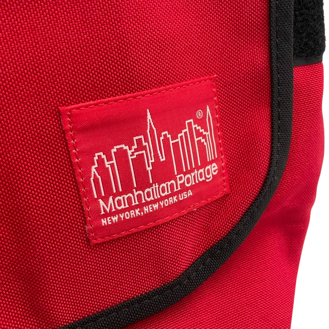 美品 Manhattan Portage マンハッタンポーテージ メッセンジャーバッグ ショルダーバッグ ナイロン レッド×ブラック ユニセックス カジュアル 通勤 通学 デイリー ニューヨーク ストリート コーデュラ 斜め掛け s7