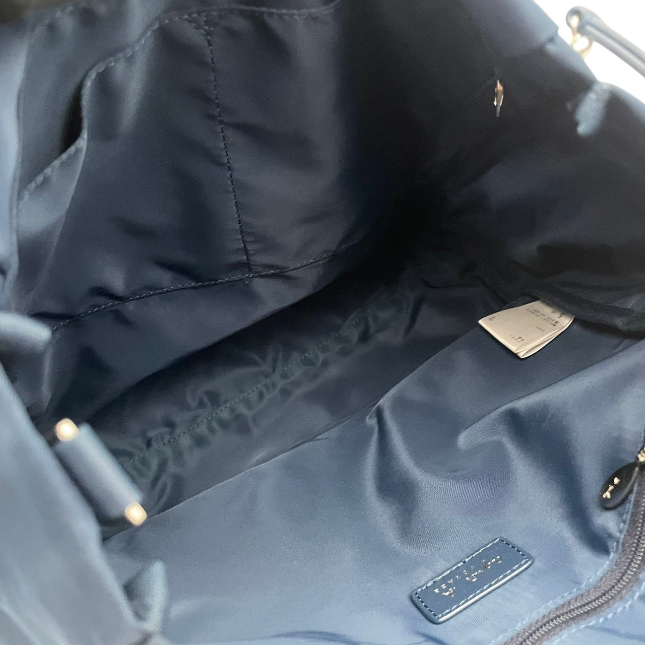 美品 agnes b. アニエスベー VOYAGE ショルダーバッグ 2way ナイロン ネイビー ブルー レディース 軽量 シルバー金具 フラップ サイドジップ 上品 デイリー 通勤 お出かけ フランス フェミニン s18