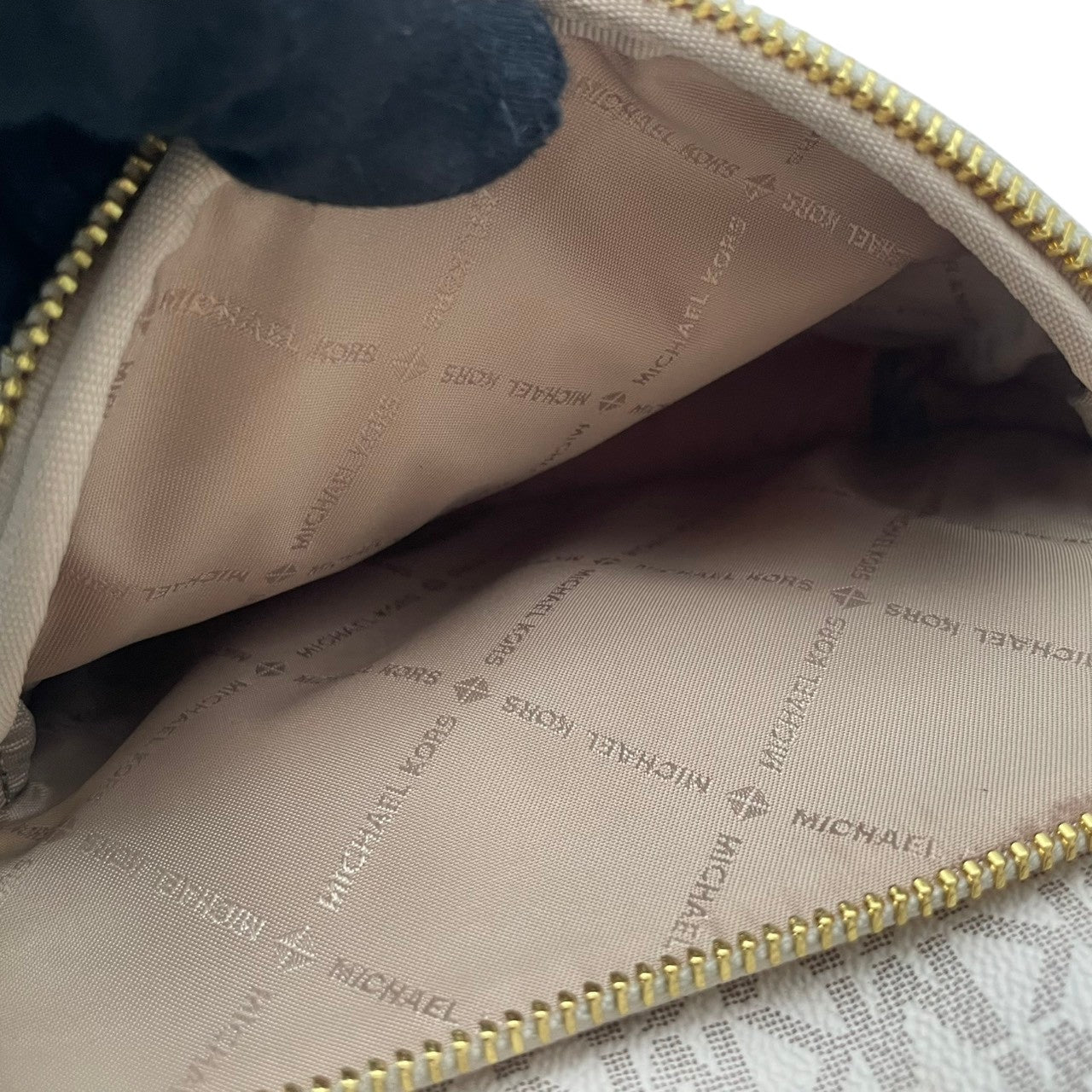 極美品 MICHAEL KORS マイケルコース Erin ミディアム リュック デイパック MKシグネチャー総柄 PVC×レザー バニラ アイボリー×ブラウン レディース ゴールド金具 上品 軽量 通勤 通学 デイリー お出かけ 人気定番 s18