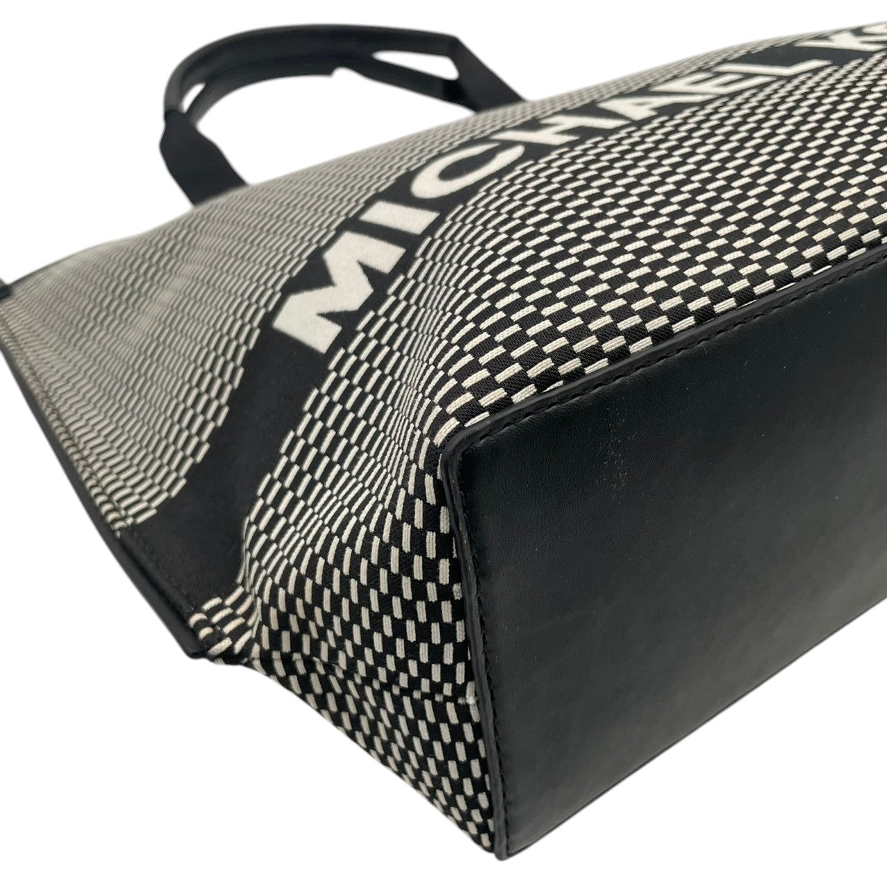 極美品 MICHAEL KORS マイケルコース ラージ トートバッグ 2way ジャカード キャンバス×レザー ホワイト×ブラック ロゴ レディース シルバー金具 大容量 A4収納 通勤 通学 デイリー お出かけ 軽量 s18