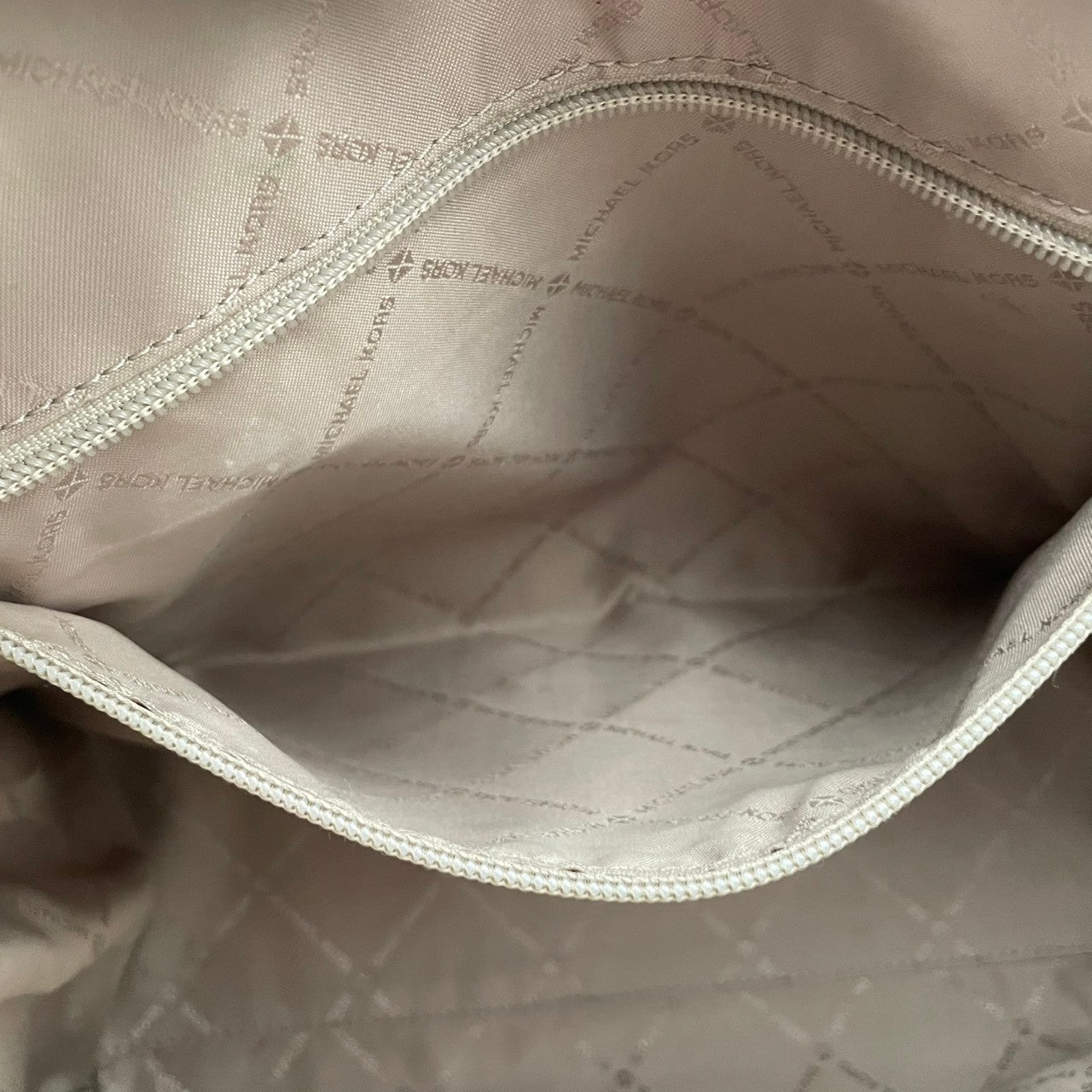 美品 MICHAEL KORS マイケルコース Mirella ラージ トートバッグ 2way レザー アイボリー ホワイト レディース ゴールド金具 エンボスロゴ MKチャーム 大容量 A4収納 通勤 上品 デイリー お出かけ s18