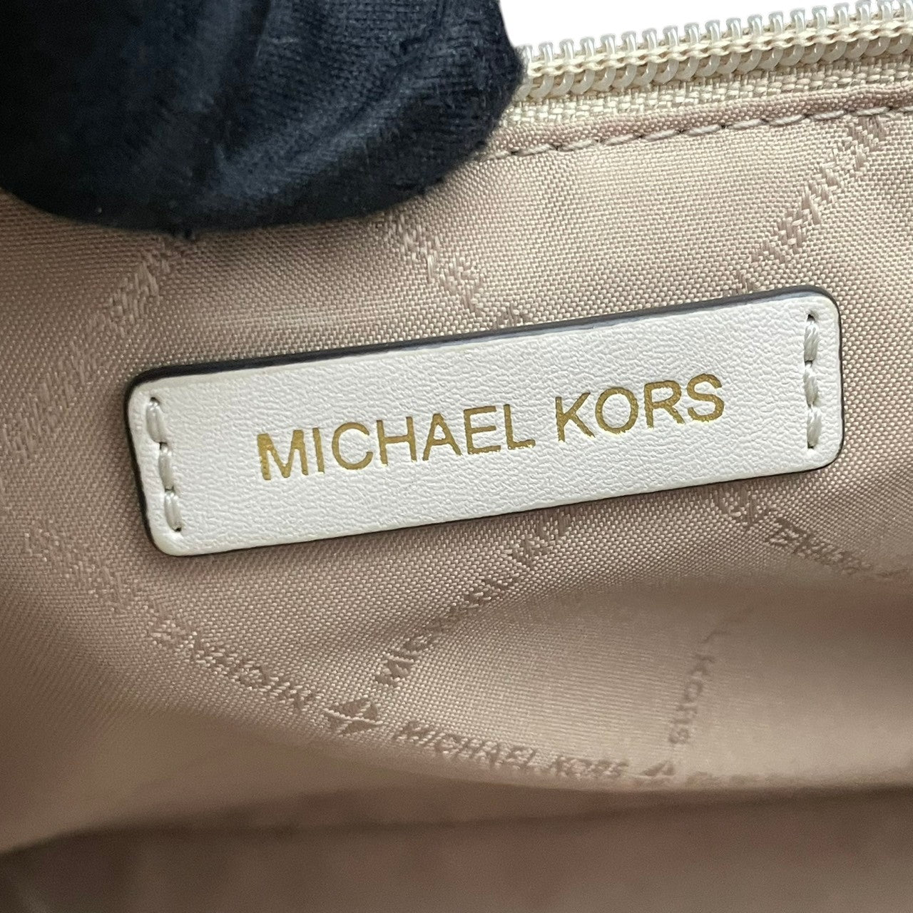 美品 MICHAEL KORS マイケルコース Mirella ラージ トートバッグ 2way レザー アイボリー ホワイト レディース ゴールド金具 エンボスロゴ MKチャーム 大容量 A4収納 通勤 上品 デイリー お出かけ s18