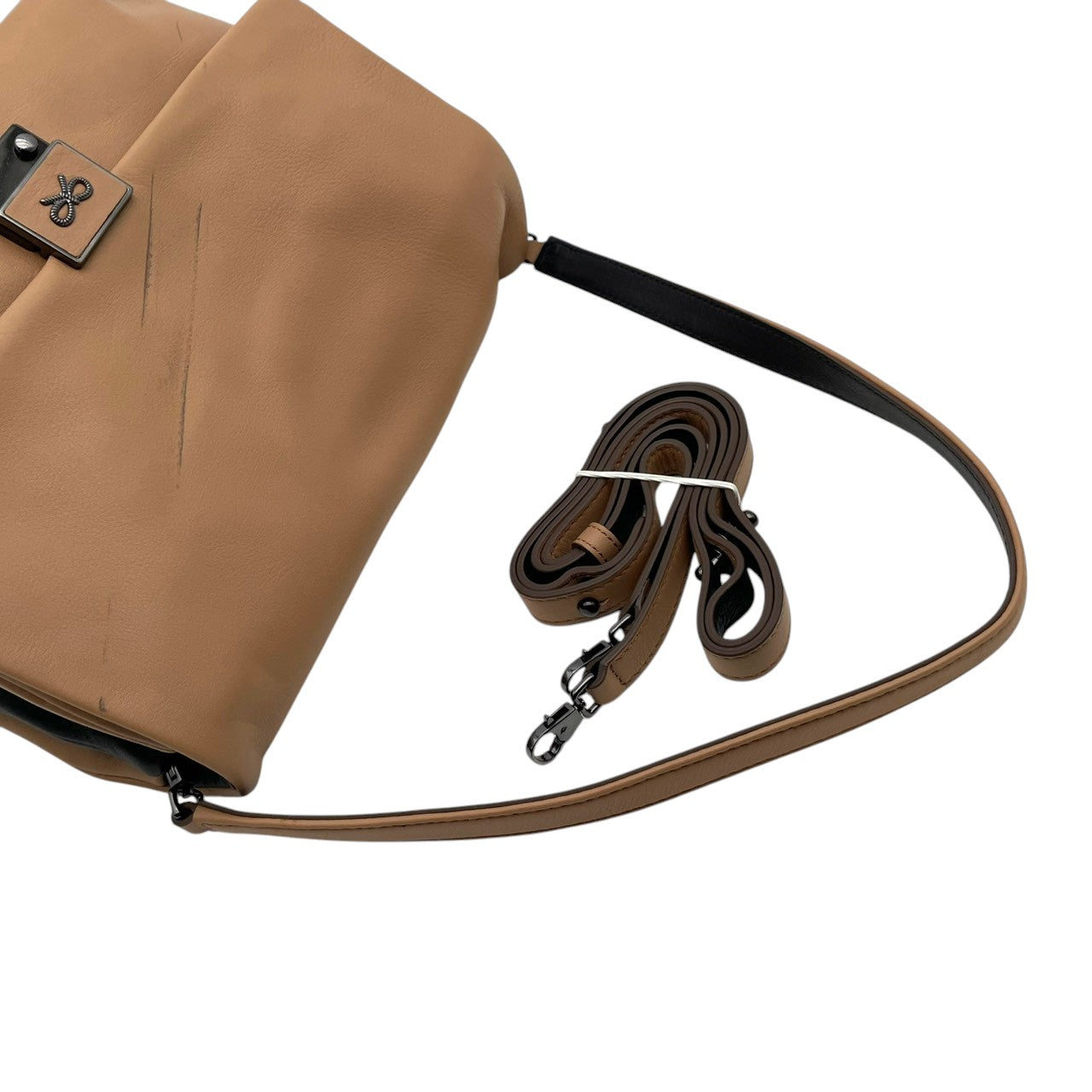 アニヤハインドマーチ ANYA HINDMARCH バッグ Carker カーカー シリーズ レザー ショルダーバッグ ハンドバッグ 手提げ 肩掛け 斜め掛け フラップ 本革 ベージュ系 ブラック バイカラー ガンメタル金具 S2