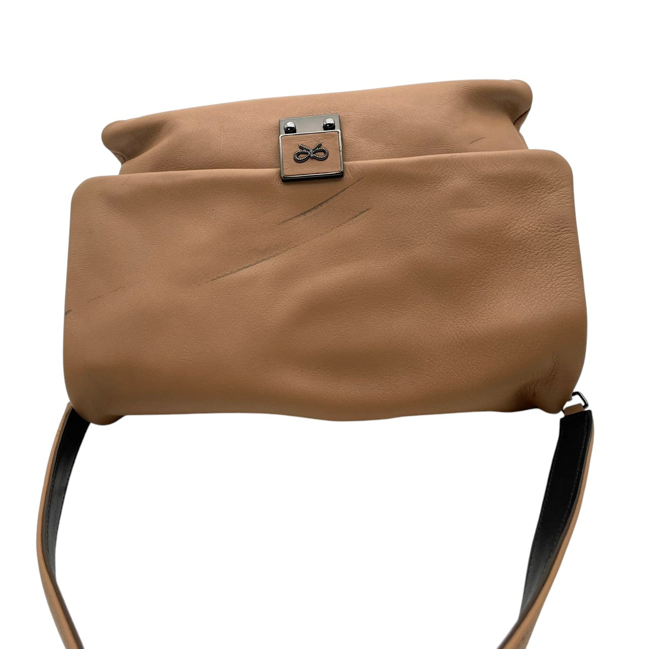 アニヤハインドマーチ ANYA HINDMARCH バッグ Carker カーカー シリーズ レザー ショルダーバッグ ハンドバッグ 手提げ 肩掛け 斜め掛け フラップ 本革 ベージュ系 ブラック バイカラー ガンメタル金具 S2