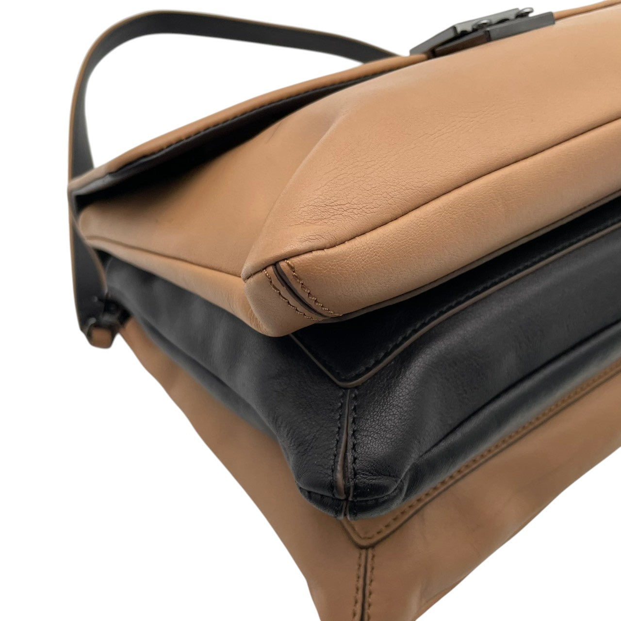 アニヤハインドマーチ ANYA HINDMARCH バッグ Carker カーカー シリーズ レザー ショルダーバッグ ハンドバッグ 手提げ 肩掛け 斜め掛け フラップ 本革 ベージュ系 ブラック バイカラー ガンメタル金具 S2