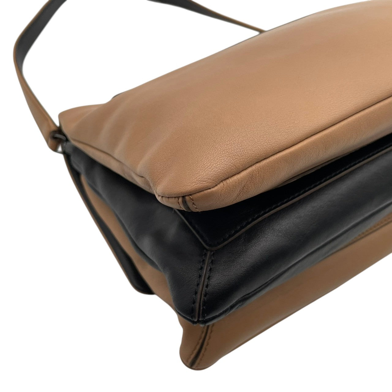 アニヤハインドマーチ ANYA HINDMARCH バッグ Carker カーカー シリーズ レザー ショルダーバッグ ハンドバッグ 手提げ 肩掛け 斜め掛け フラップ 本革 ベージュ系 ブラック バイカラー ガンメタル金具 S2