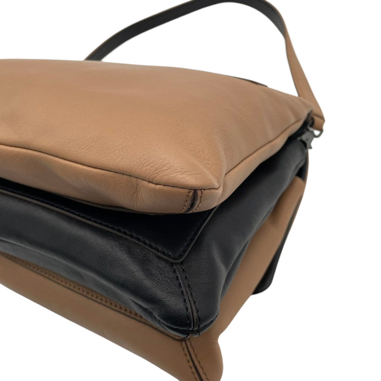 アニヤハインドマーチ ANYA HINDMARCH バッグ Carker カーカー シリーズ レザー ショルダーバッグ ハンドバッグ 手提げ 肩掛け 斜め掛け フラップ 本革 ベージュ系 ブラック バイカラー ガンメタル金具 S2