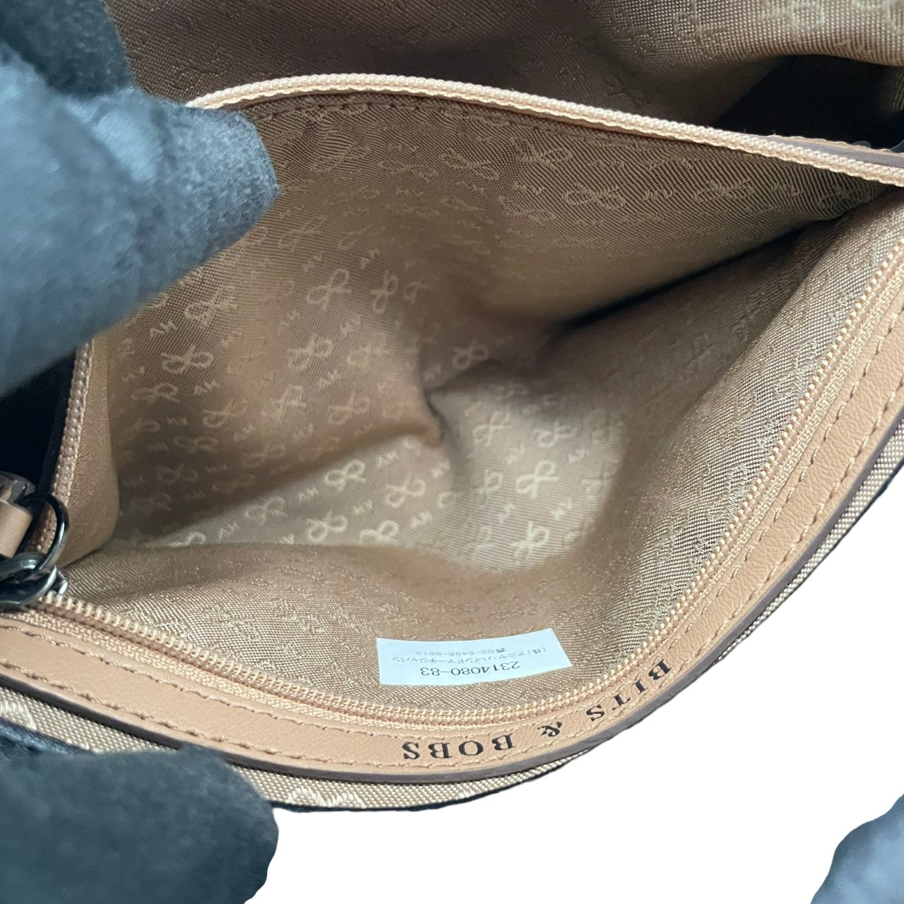 アニヤハインドマーチ ANYA HINDMARCH バッグ Carker カーカー シリーズ レザー ショルダーバッグ ハンドバッグ 手提げ 肩掛け 斜め掛け フラップ 本革 ベージュ系 ブラック バイカラー ガンメタル金具 S2