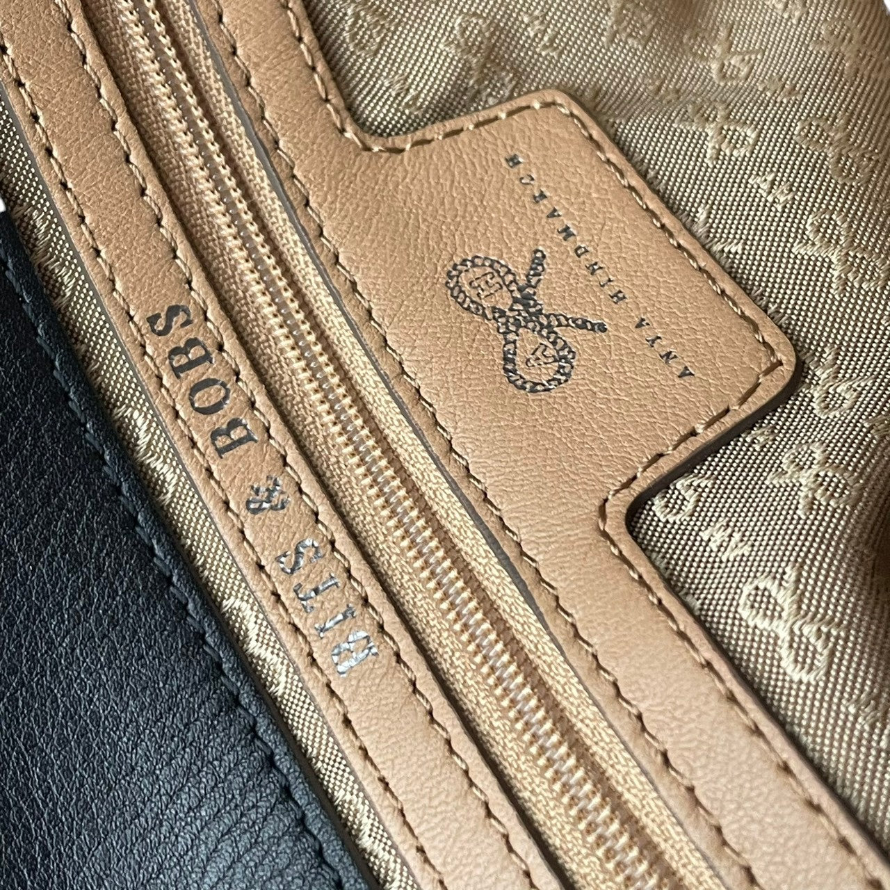 アニヤハインドマーチ ANYA HINDMARCH バッグ Carker カーカー シリーズ レザー ショルダーバッグ ハンドバッグ 手提げ 肩掛け 斜め掛け フラップ 本革 ベージュ系 ブラック バイカラー ガンメタル金具 S2