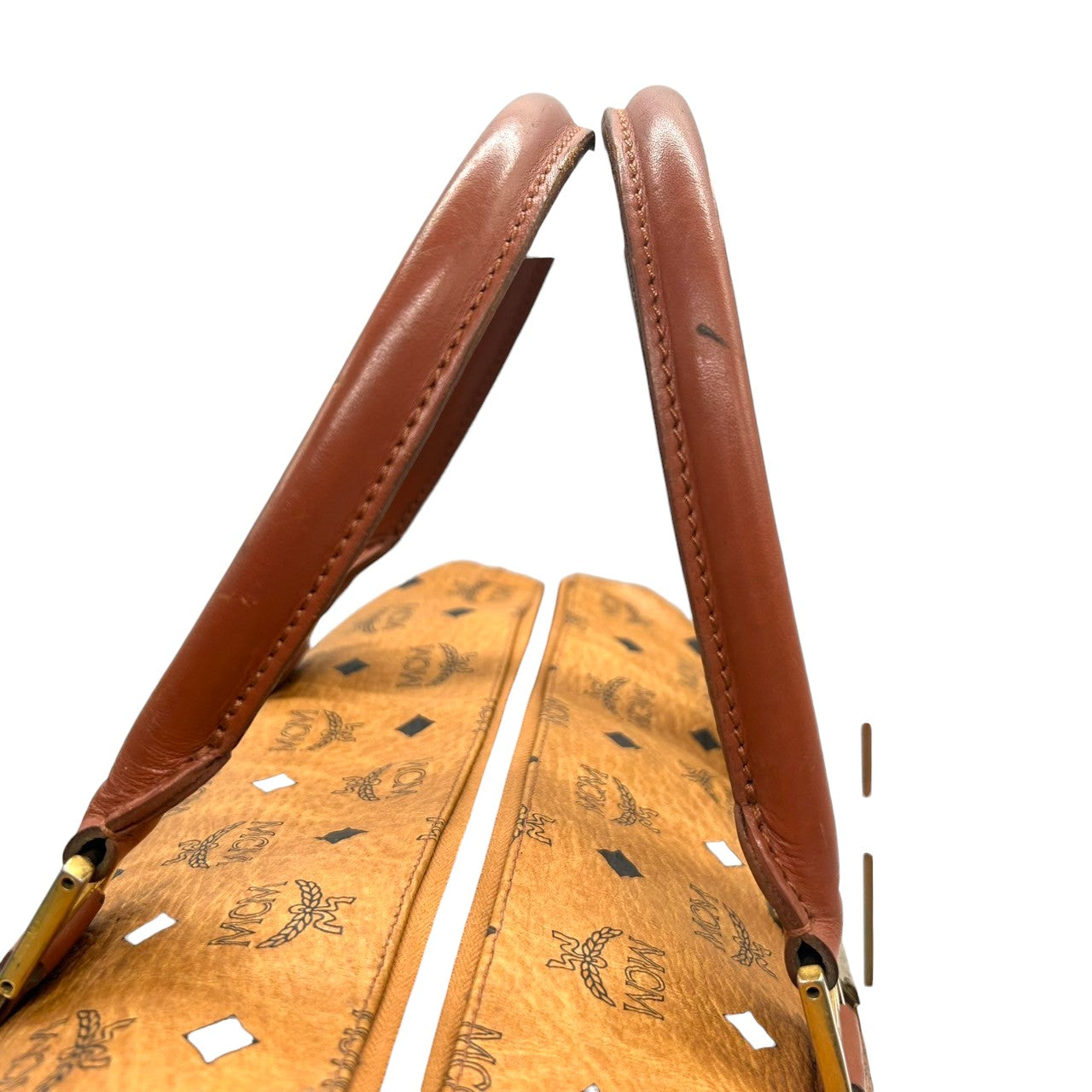 エムシーエム MCM ボストンバッグ ハンドバッグ ショルダーバッグ 2WAY ヴィセトス ロゴグラム 総柄 レザー 本革 ブラウン コニャック 斜め掛け可 肩掛け可 トラベル 旅行 レディース メンズ ユニセックス 鞄 カバン U