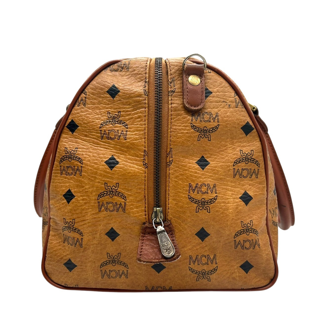 エムシーエム MCM ボストンバッグ ハンドバッグ ショルダーバッグ 2WAY ヴィセトス ロゴグラム 総柄 レザー 本革 ブラウン コニャック 斜め掛け可 肩掛け可 トラベル 旅行 レディース メンズ ユニセックス 鞄 カバン U