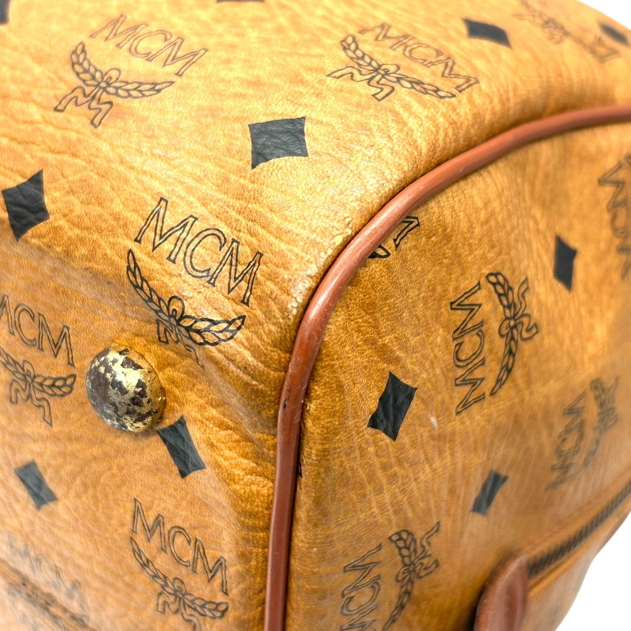 エムシーエム MCM ボストンバッグ ハンドバッグ ショルダーバッグ 2WAY ヴィセトス ロゴグラム 総柄 レザー 本革 ブラウン コニャック 斜め掛け可 肩掛け可 トラベル 旅行 レディース メンズ ユニセックス 鞄 カバン U