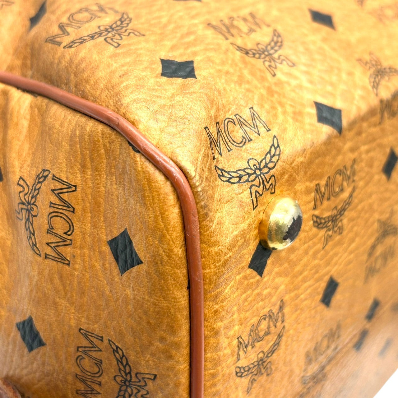 エムシーエム MCM ボストンバッグ ハンドバッグ ショルダーバッグ 2WAY ヴィセトス ロゴグラム 総柄 レザー 本革 ブラウン コニャック 斜め掛け可 肩掛け可 トラベル 旅行 レディース メンズ ユニセックス 鞄 カバン U