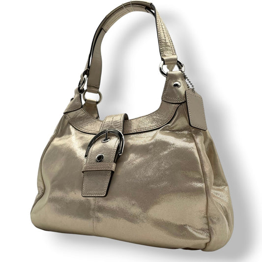 良品 コーチ COACH トートバッグ ワンショルダー シグネチャー PVC レザー アイボリー ゴールド メタリック レディース お出かけ 上品 高級 エレガント クラシック カバン 手提げ 肩掛け 鞄 普段使い レトロ シック 大人 デイリー s88