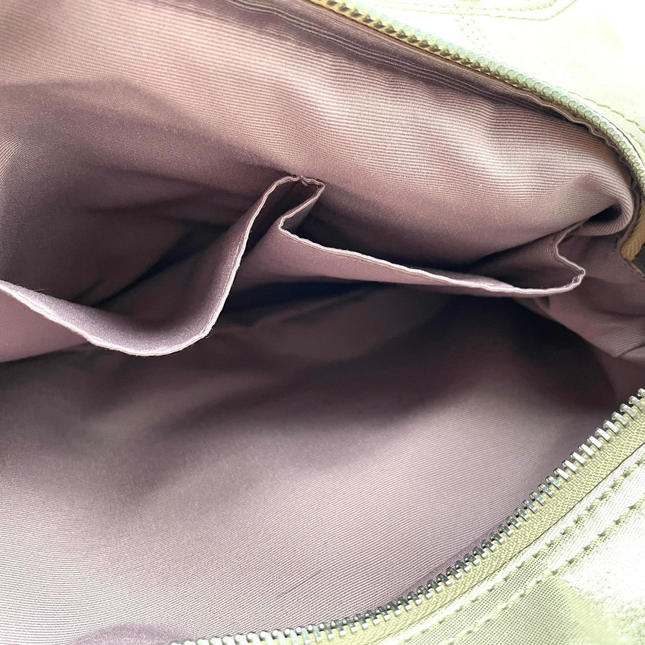 良品 コーチ COACH トートバッグ ワンショルダー シグネチャー PVC レザー アイボリー ゴールド メタリック レディース お出かけ 上品 高級 エレガント クラシック カバン 手提げ 肩掛け 鞄 普段使い レトロ シック 大人 デイリー s88