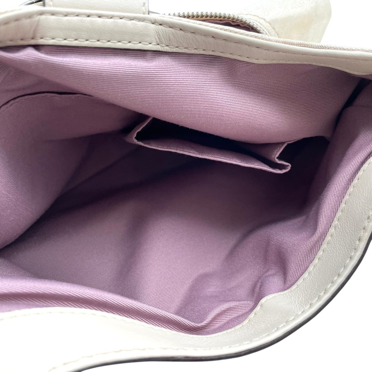 良品 コーチ COACH トートバッグ ワンショルダー シグネチャー PVC レザー アイボリー ゴールド メタリック レディース お出かけ 上品 高級 エレガント クラシック カバン 手提げ 肩掛け 鞄 普段使い レトロ シック 大人 デイリー s88