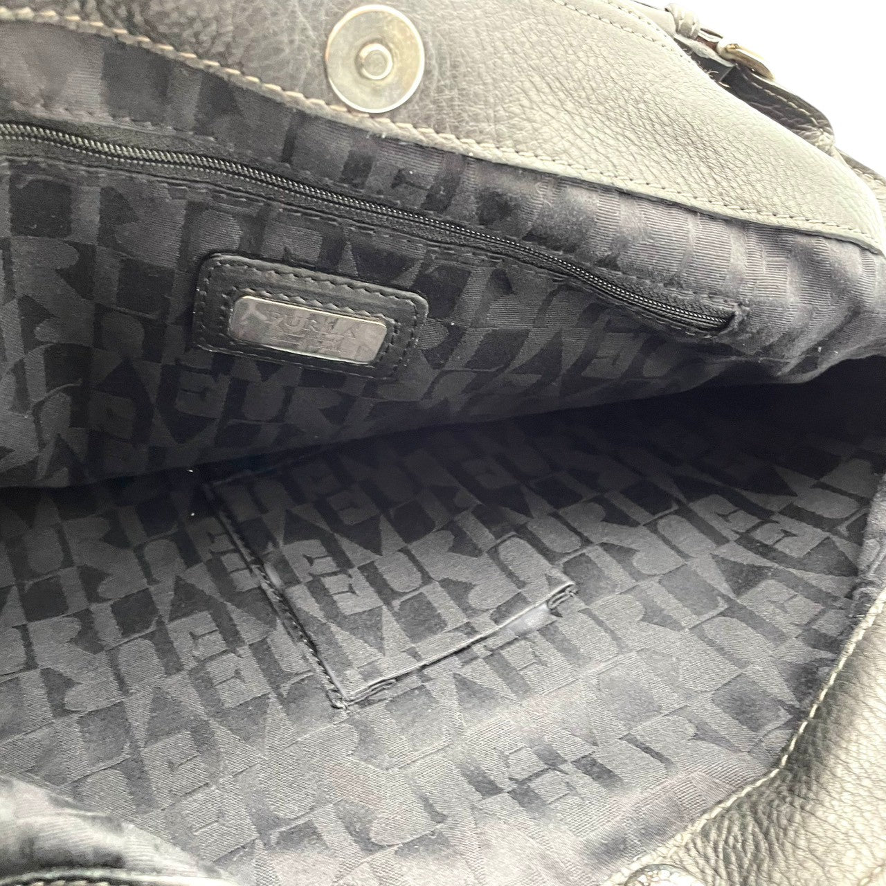 良品 フルラ FURLA ビジネスバッグ トートバッグ ブリーフケース レザー 黒 ブラック シルバー金具 エレガント クラシック メンズ レディース 通勤 通学 A4収納 上品 高級 フォーマル カバン 手提げ 本革 鞄 普段使い シック 自立可 s88