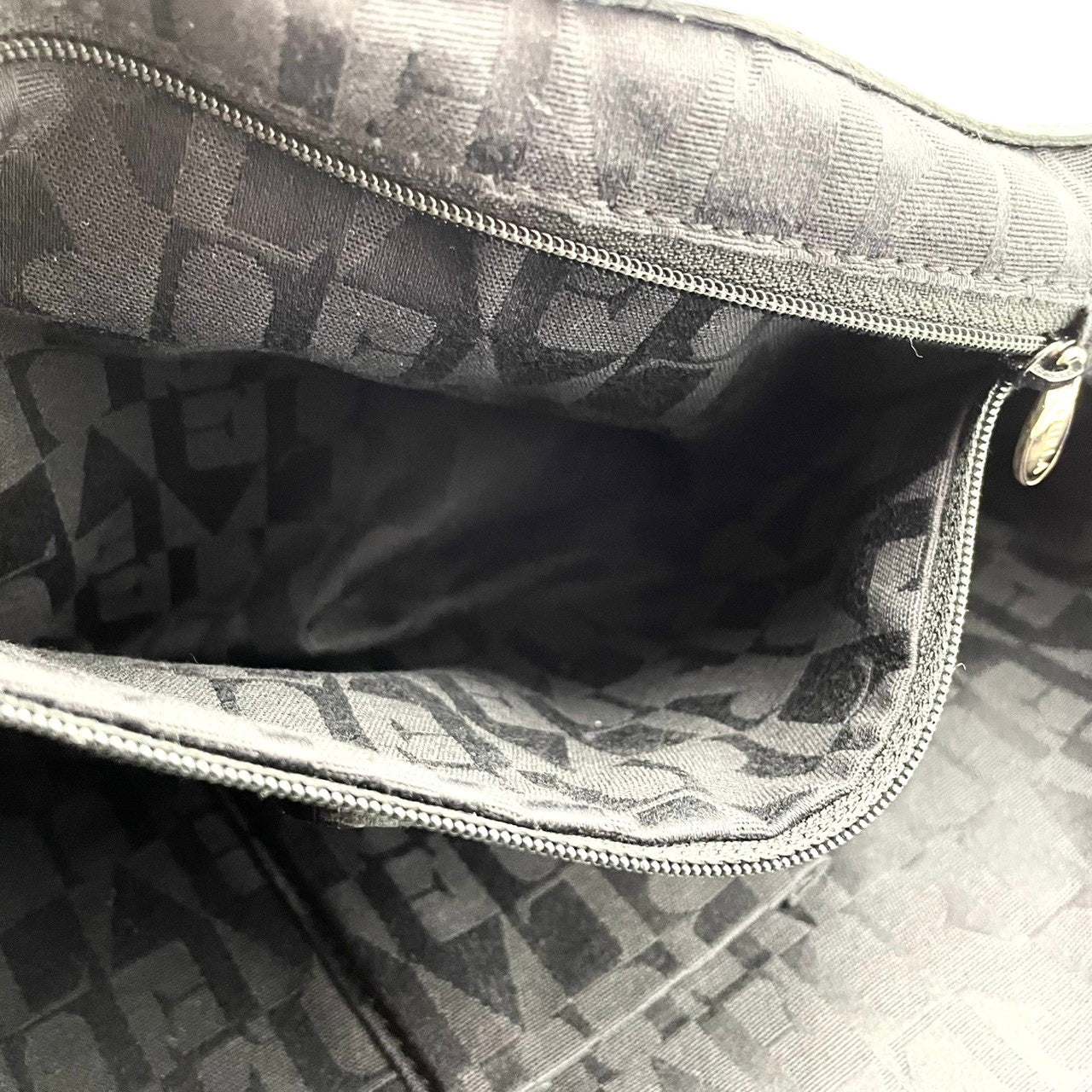 良品 フルラ FURLA ビジネスバッグ トートバッグ ブリーフケース レザー 黒 ブラック シルバー金具 エレガント クラシック メンズ レディース 通勤 通学 A4収納 上品 高級 フォーマル カバン 手提げ 本革 鞄 普段使い シック 自立可 s88