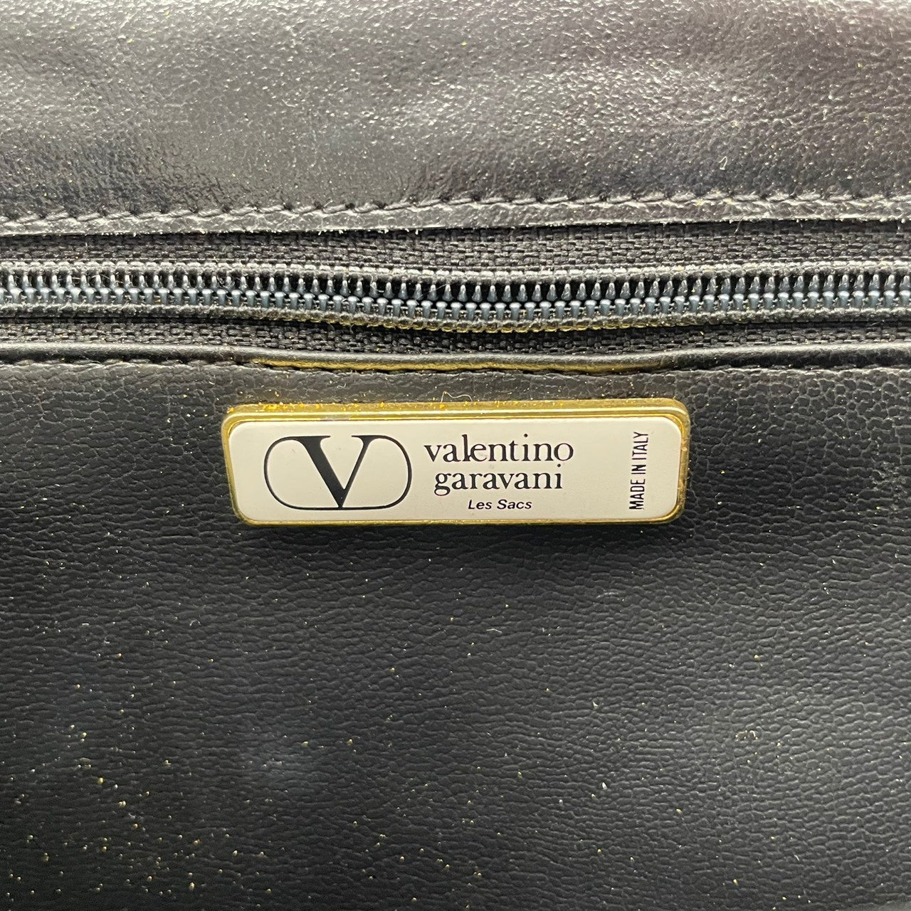 良品 バレンティノ ガラヴァーニ VALENTINO GARAVANI ショルダーバッグ ポシェット レザー 本革 ブラック 黒 エレガント クラシック カジュアル お出かけ デート 普段使い ヴィンテージ レディース 斜め掛け可 肩掛け 鞄 S95