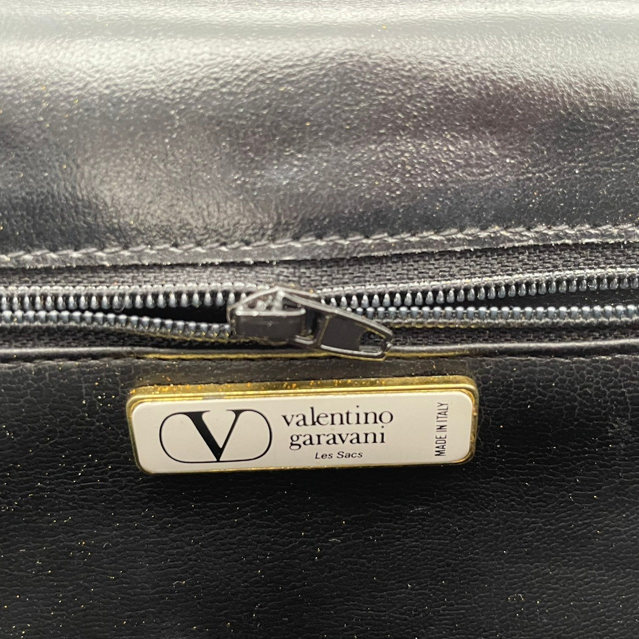 良品 バレンティノ ガラヴァーニ VALENTINO GARAVANI ショルダーバッグ ポシェット レザー 本革 ブラック 黒 エレガント クラシック カジュアル お出かけ デート 普段使い ヴィンテージ レディース 斜め掛け可 肩掛け 鞄 S95