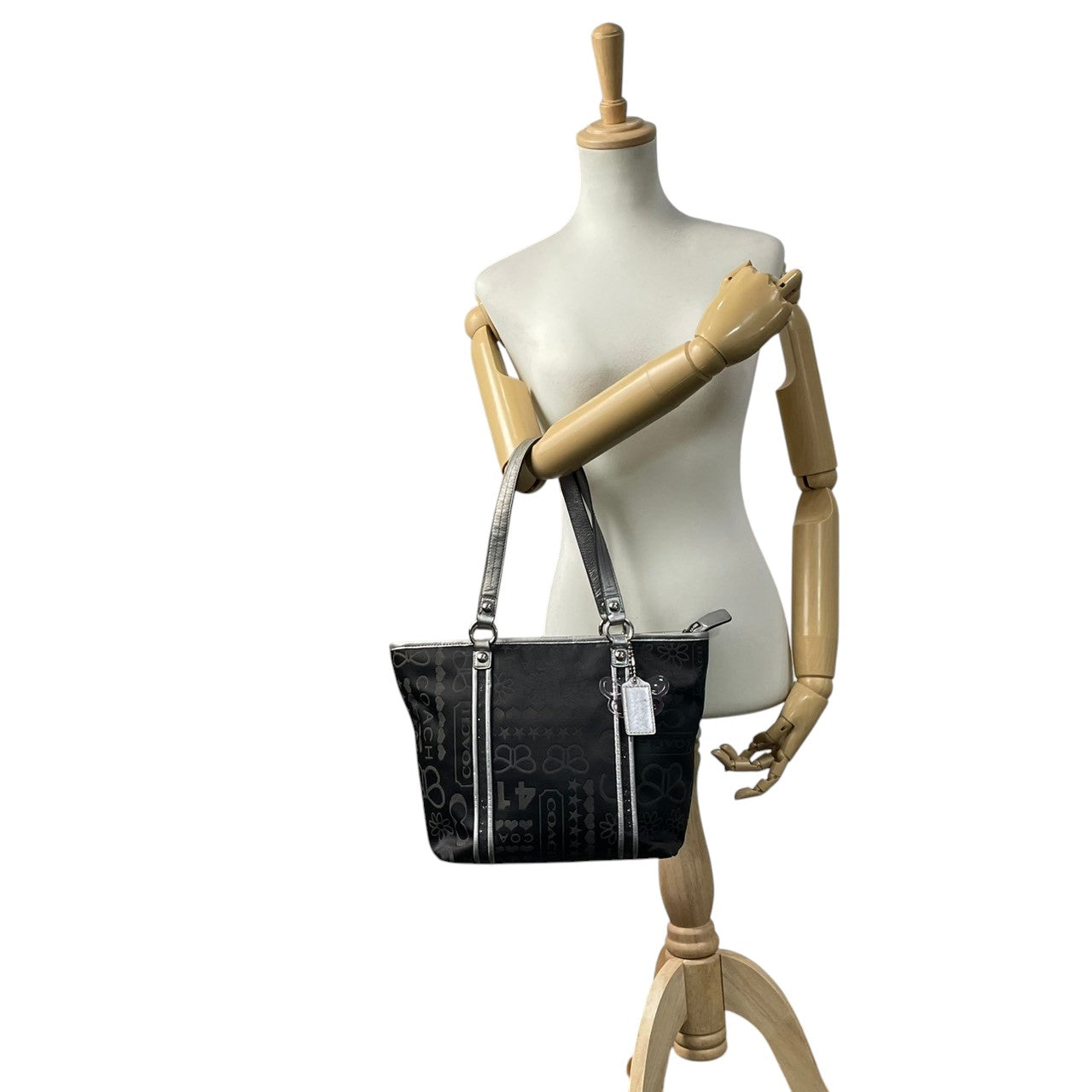 美品 コーチ COACH トートバッグ ワンショルダー シグネチャー キャンバス レザー ブラック 黒 グレー エレガント クラシック カジュアル ビジネス お出かけ 普段使い 通勤 通学 トラベル 旅行 A4収納可 レディース 自立可 肩掛け 鞄 s86