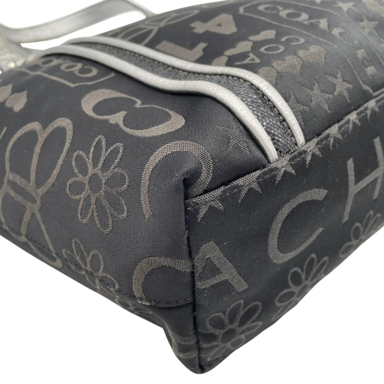 美品 コーチ COACH トートバッグ ワンショルダー シグネチャー キャンバス レザー ブラック 黒 グレー エレガント クラシック カジュアル ビジネス お出かけ 普段使い 通勤 通学 トラベル 旅行 A4収納可 レディース 自立可 肩掛け 鞄 s86