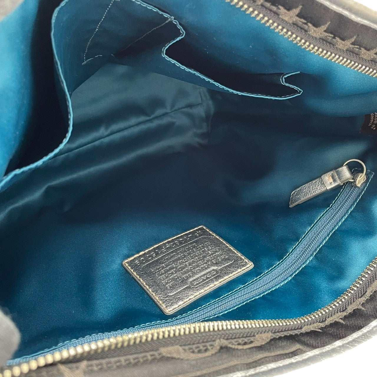 美品 コーチ COACH トートバッグ ワンショルダー シグネチャー キャンバス レザー ブラック 黒 グレー エレガント クラシック カジュアル ビジネス お出かけ 普段使い 通勤 通学 トラベル 旅行 A4収納可 レディース 自立可 肩掛け 鞄 s86