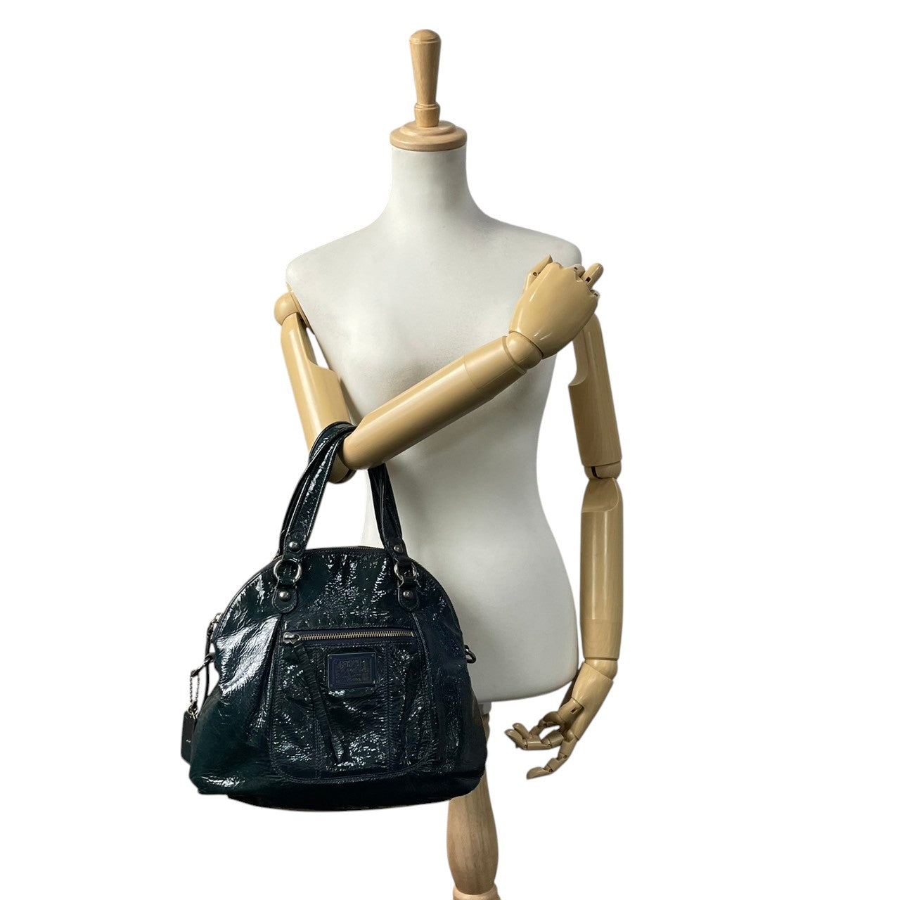 美品 コーチ COACH トートバッグ ハンドバッグ パテントレザー エナメル シグネチャー 型押し ネイビー 紺 エレガント クラシック カジュアル ビジネス お出かけ 普段使い 通勤 通学 トラベル 旅行 大容量 レディース 自立可 鞄 s86