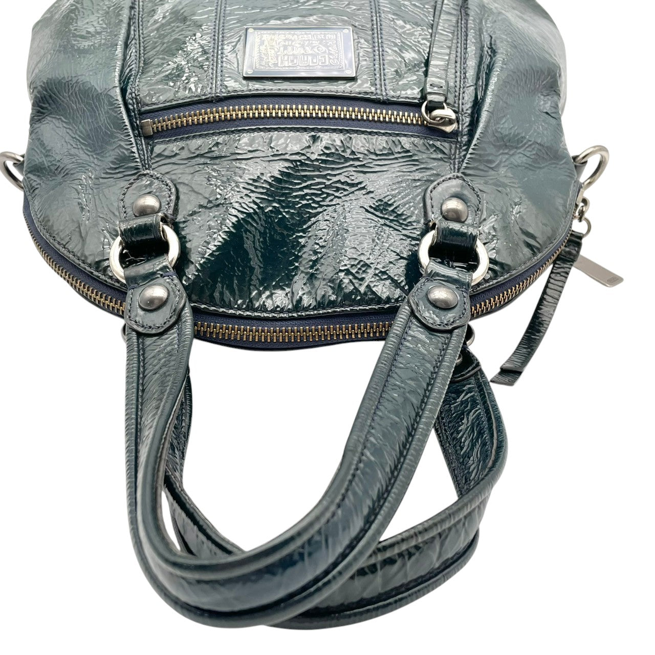 美品 コーチ COACH トートバッグ ハンドバッグ パテントレザー エナメル シグネチャー 型押し ネイビー 紺 エレガント クラシック カジュアル ビジネス お出かけ 普段使い 通勤 通学 トラベル 旅行 大容量 レディース 自立可 鞄 s86