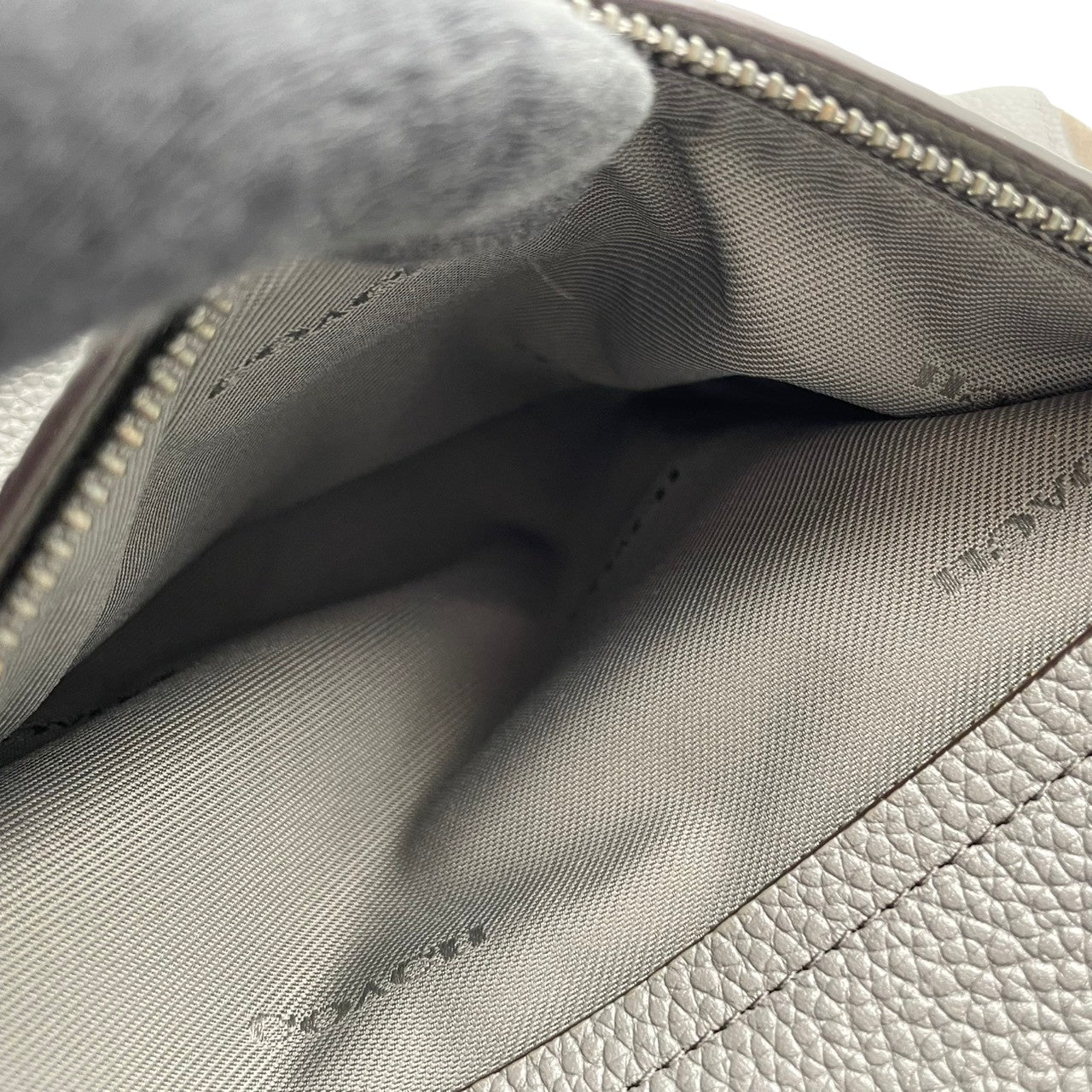 美品 コーチ COACH ハンドバッグ ショルダーバッグ 2WAY レザー 本革 グレー ブラウン 茶 シルバー金具 エレガント クラシック ビジネス お出かけ 普段使い 通勤 通学 トラベル 旅行 レディース 斜め掛け可 肩掛け 自立可 鞄 s86