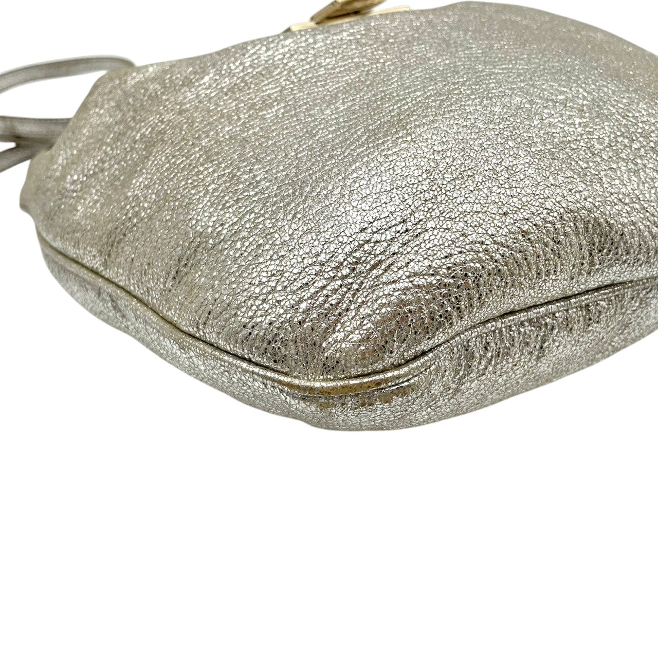 美品 ジミーチュウ JIMMY CHOO ショルダーバッグ ポシェット スタースタッズ レザー 本革 シルバー 銀色 メタリック エレガント クラシック カジュアル お出かけ デート 旅行 トラベル レディース 斜め掛け可 肩掛け スリム 鞄 s86