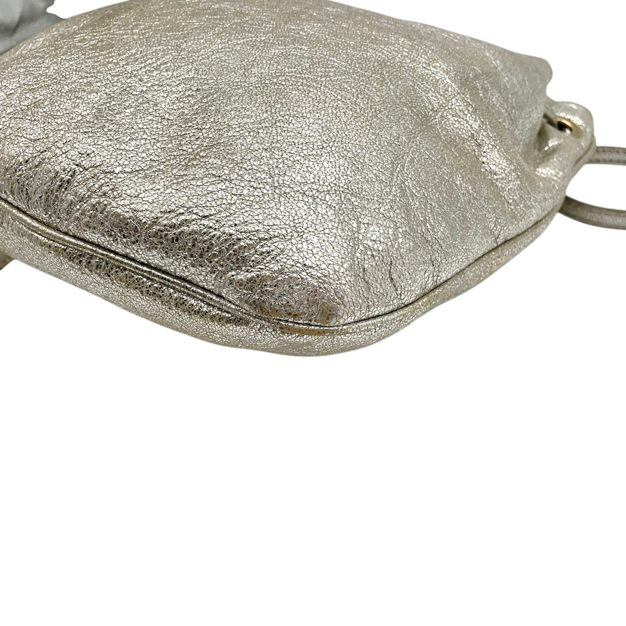 美品 ジミーチュウ JIMMY CHOO ショルダーバッグ ポシェット スタースタッズ レザー 本革 シルバー 銀色 メタリック エレガント クラシック カジュアル お出かけ デート 旅行 トラベル レディース 斜め掛け可 肩掛け スリム 鞄 s86