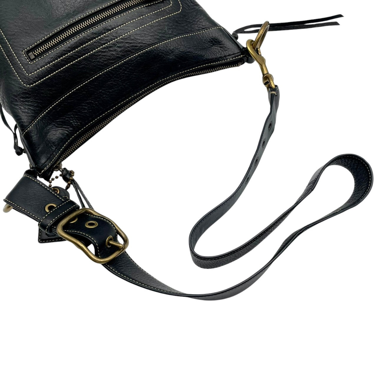 【美品】コーチ COACH ショルダーバッグ レザー 本革 ブラック 黒 ゴールド金具 ロゴ 刻印 チャーム レディース エレガント クラシック カジュアル お出かけ 旅行 通勤 通学 鞄 カバン 高級感 10399 斜め掛け可 ビンテージ感 S79