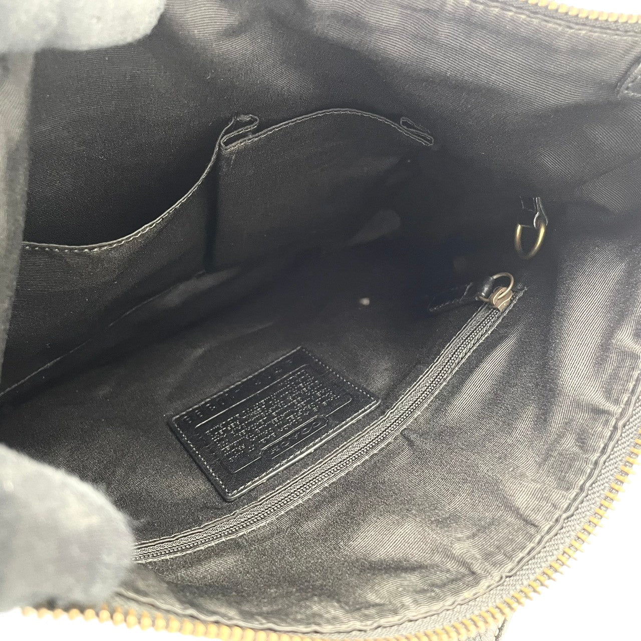 【美品】コーチ COACH ショルダーバッグ レザー 本革 ブラック 黒 ゴールド金具 ロゴ 刻印 チャーム レディース エレガント クラシック カジュアル お出かけ 旅行 通勤 通学 鞄 カバン 高級感 10399 斜め掛け可 ビンテージ感 S79
