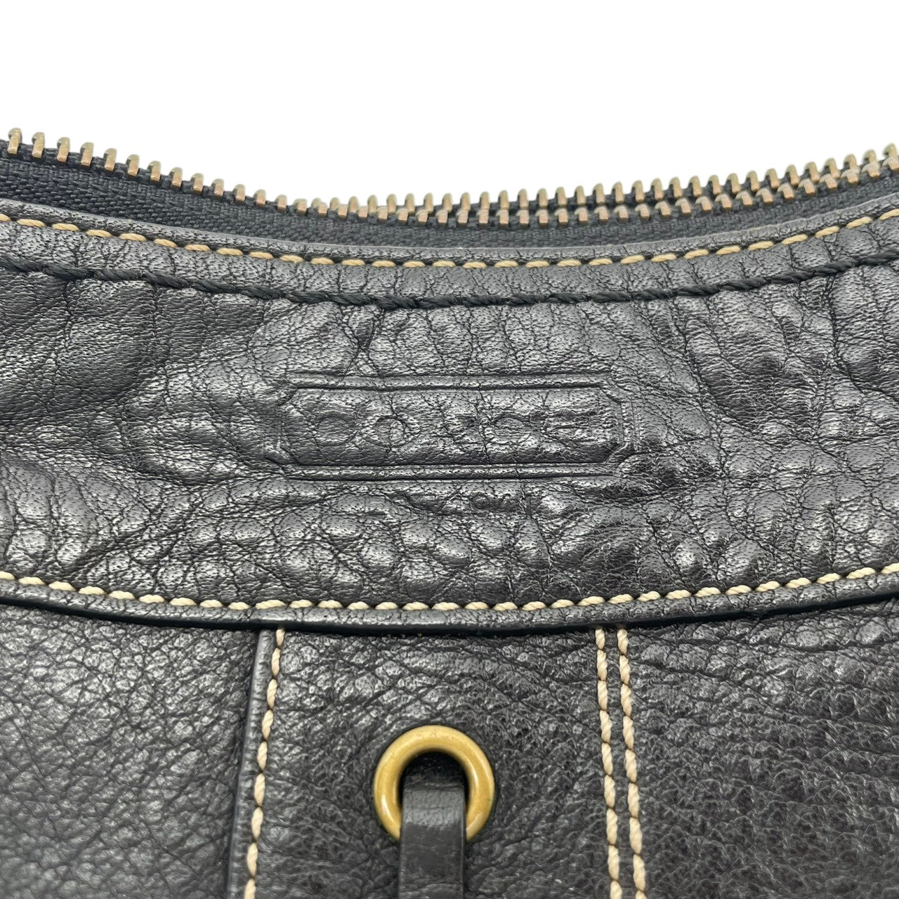 【美品】コーチ COACH ショルダーバッグ レザー 本革 ブラック 黒 ゴールド金具 ロゴ 刻印 チャーム レディース エレガント クラシック カジュアル お出かけ 旅行 通勤 通学 鞄 カバン 高級感 10399 斜め掛け可 ビンテージ感 S79