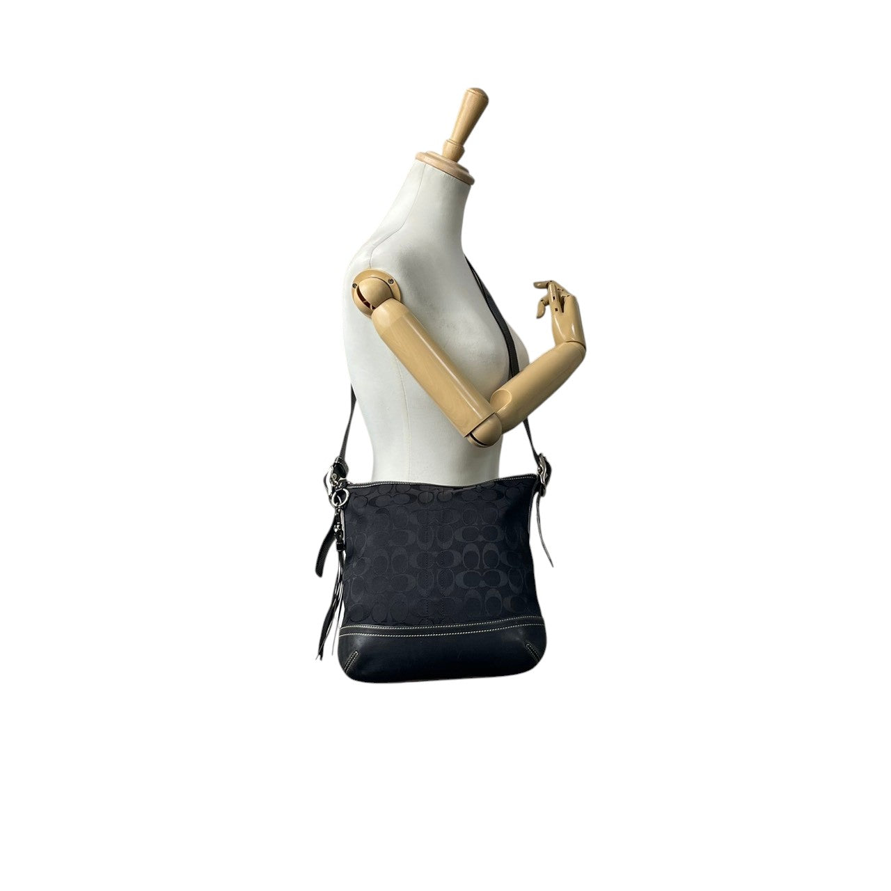 【美品】コーチ COACH ショルダーバッグ 斜め掛け可 シグネチャー キャンバス レザー ブラック 黒 ゴールド金具 9632 鞄 カバン レディース ロゴ チャーム エレガント 上品 モダン カジュアル デート ビンテージ感 クラシック S79
