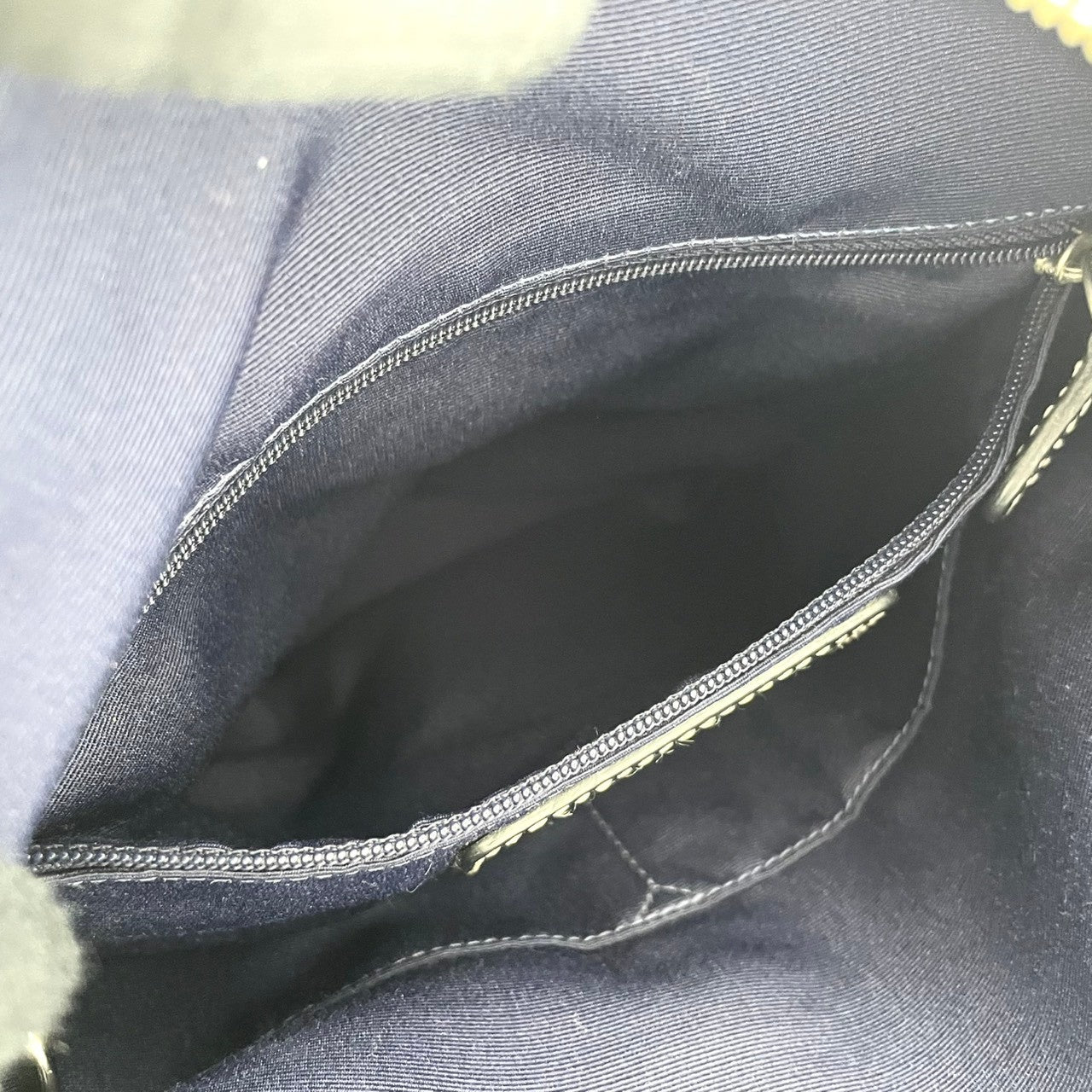 【美品】コーチ COACH ショルダーバッグ 斜め掛け可 シグネチャー キャンバス レザー ブラック 黒 ゴールド金具 9632 鞄 カバン レディース ロゴ チャーム エレガント 上品 モダン カジュアル デート ビンテージ感 クラシック S79