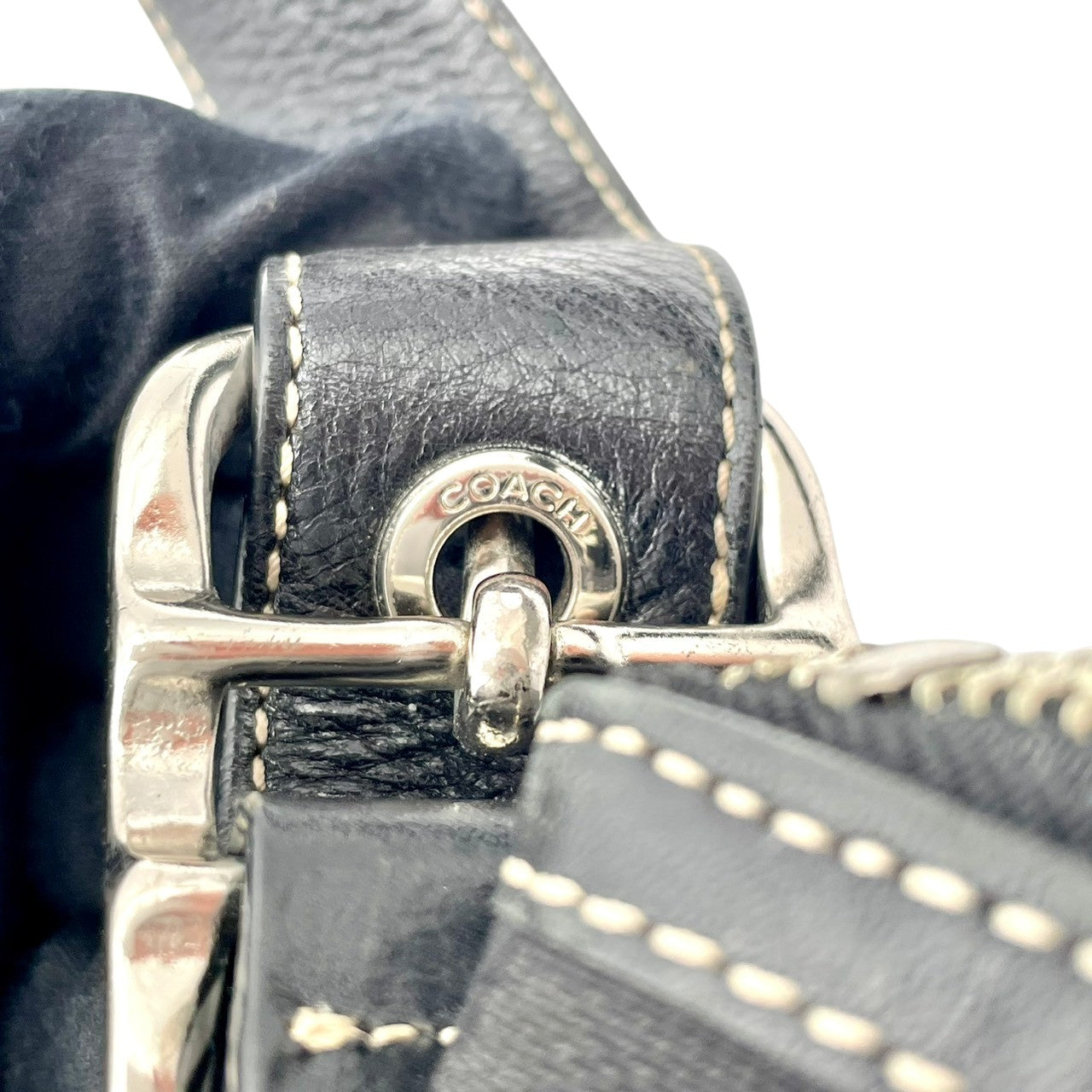 【美品】コーチ COACH ショルダーバッグ 斜め掛け可 シグネチャー キャンバス レザー ブラック 黒 ゴールド金具 9632 鞄 カバン レディース ロゴ チャーム エレガント 上品 モダン カジュアル デート ビンテージ感 クラシック S79