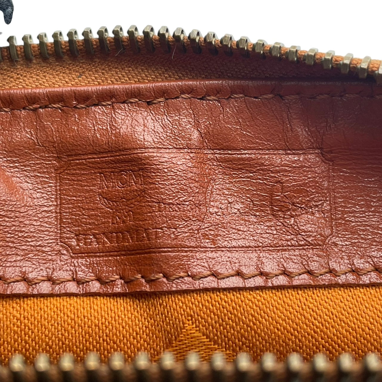 【美品】エムシーエム MCM ハンドバッグ ミニボストンバッグ ヴィセトス レザー 本革 ブラウン 茶色 総柄 ロゴ ビンテージ クラシック エレガント 華やか 上品 ボストン 鞄 手提げ 旅行 お出かけ ドイツ製 高級感 レディース 人気 定番 希少 S94