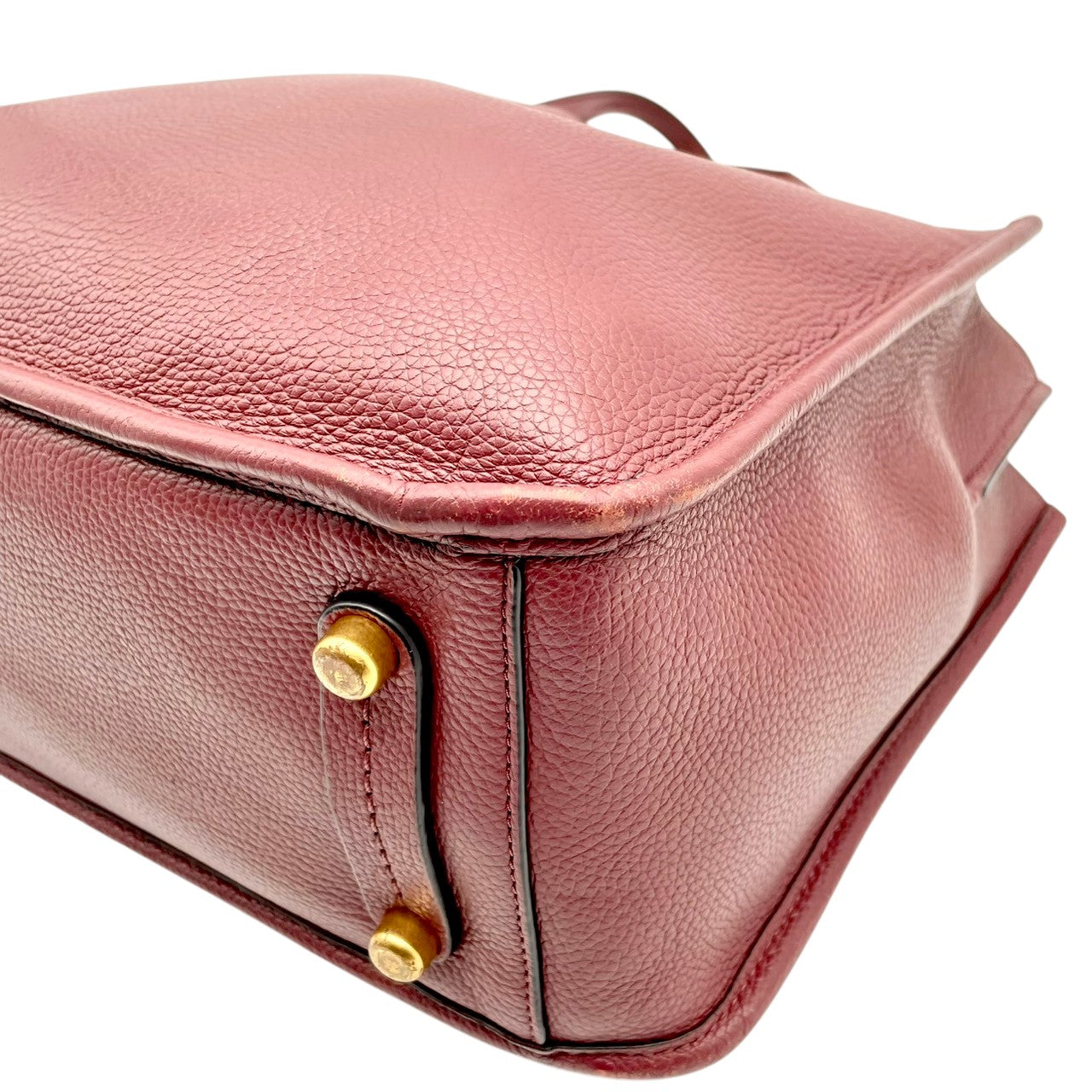 コーチ COACH トートバッグ ワンショルダーバッグ レザー 本革 レッド 赤 無地 ビンテージ クラシック エレガント 上品 鞄 肩掛け 手提げ 通勤 通学 A4収納可 自立可 シンプル 華やか ゴールド金具 チャーム付き ロゴ C3768 S87