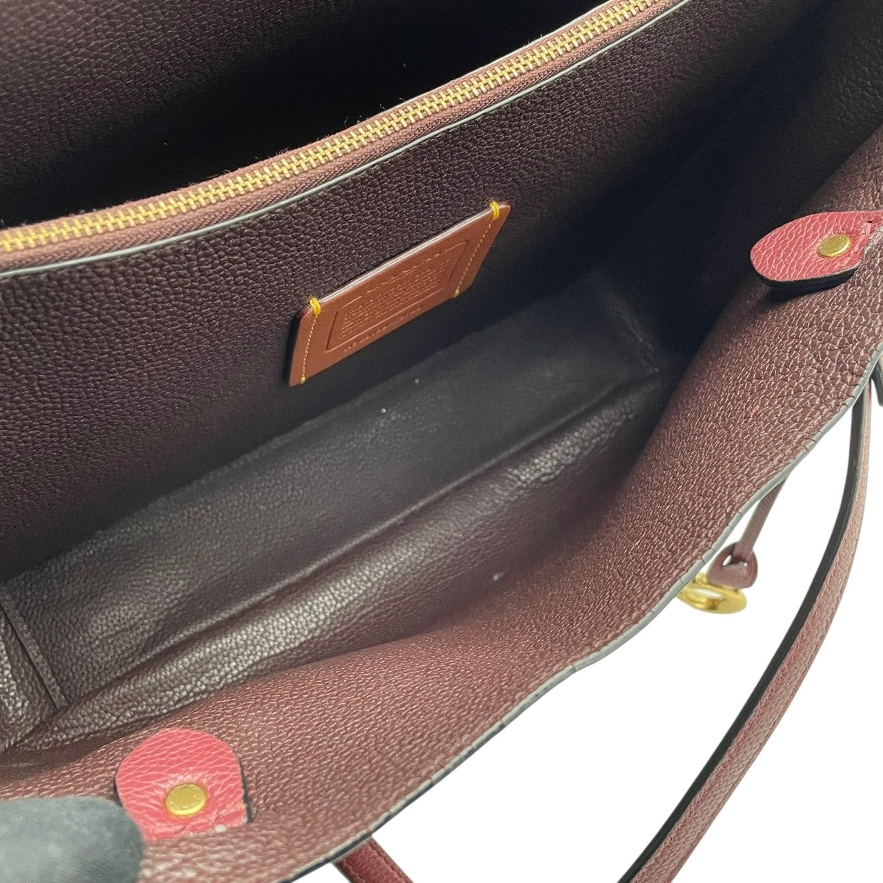 コーチ COACH トートバッグ ワンショルダーバッグ レザー 本革 レッド 赤 無地 ビンテージ クラシック エレガント 上品 鞄 肩掛け 手提げ 通勤 通学 A4収納可 自立可 シンプル 華やか ゴールド金具 チャーム付き ロゴ C3768 S87