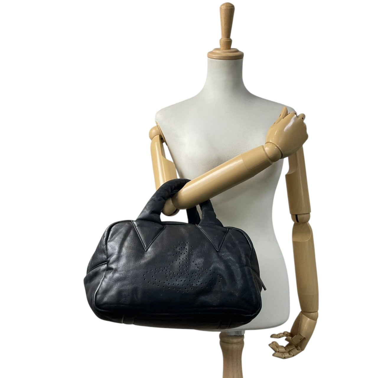 ヴィヴィアンウエストウッド Vivienne Westwood ハンドバッグ トートバッグ レザー 本革 ブラック 黒 無地 ビンテージ クラシック エレガント 上品 自立可 鞄 手提げ レディース ゴールド金具 オーブロゴ チャーム付 希少 S87