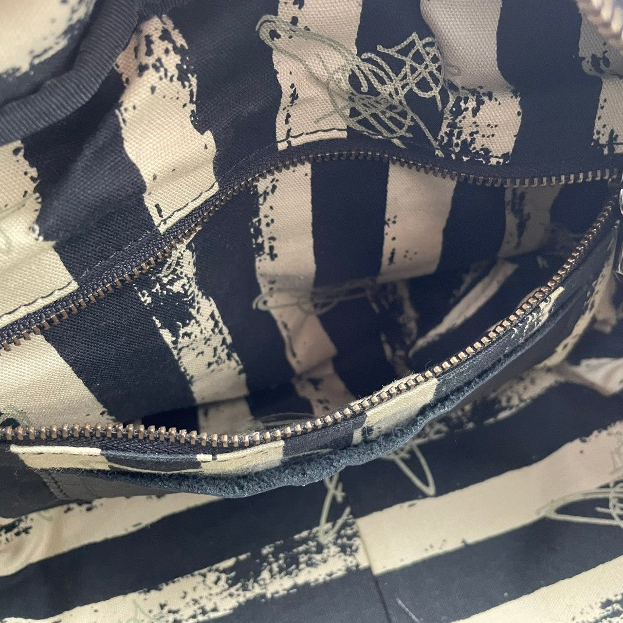 ヴィヴィアンウエストウッド Vivienne Westwood ハンドバッグ トートバッグ レザー 本革 ブラック 黒 無地 ビンテージ クラシック エレガント 上品 自立可 鞄 手提げ レディース ゴールド金具 オーブロゴ チャーム付 希少 S87