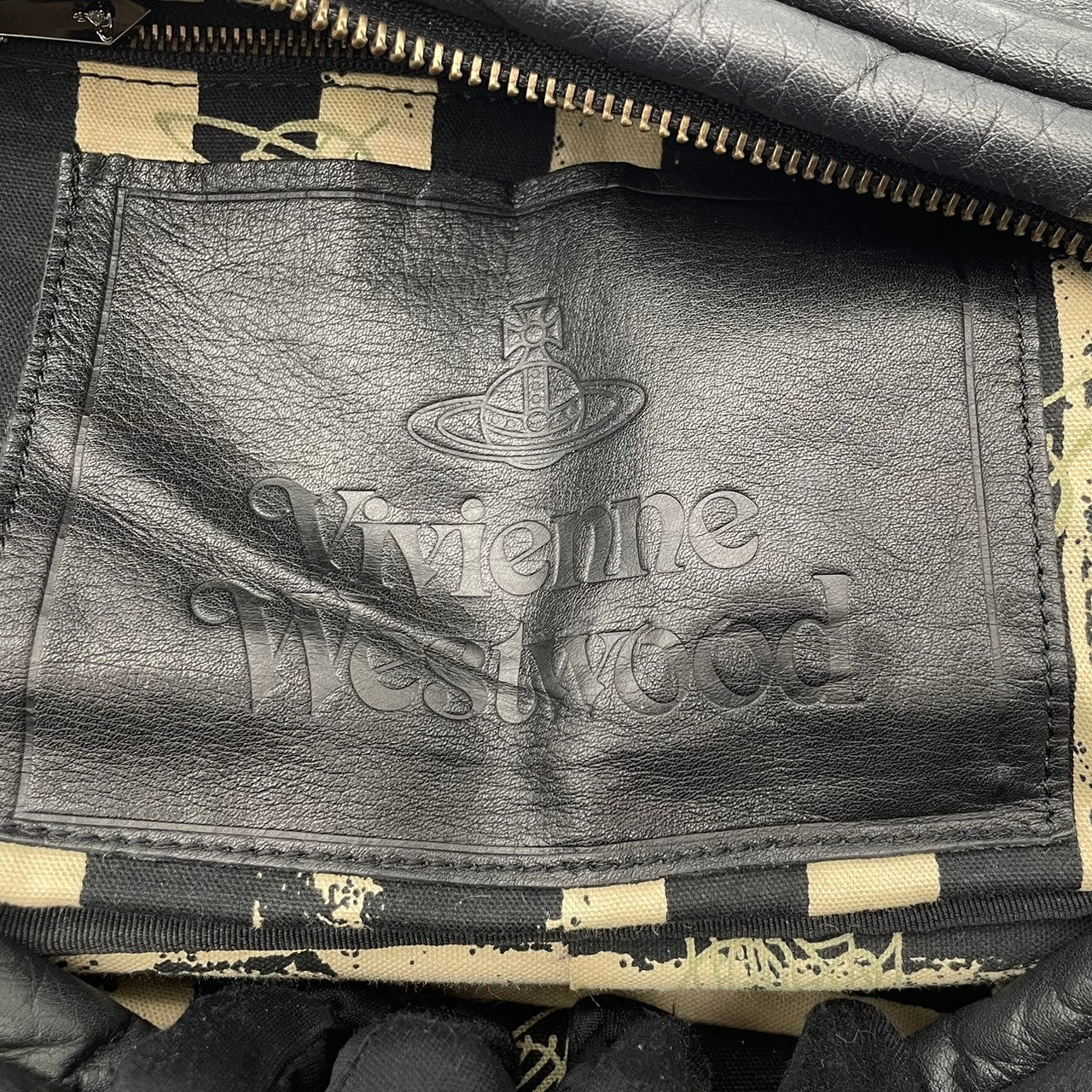 ヴィヴィアンウエストウッド Vivienne Westwood ハンドバッグ トートバッグ レザー 本革 ブラック 黒 無地 ビンテージ クラシック エレガント 上品 自立可 鞄 手提げ レディース ゴールド金具 オーブロゴ チャーム付 希少 S87
